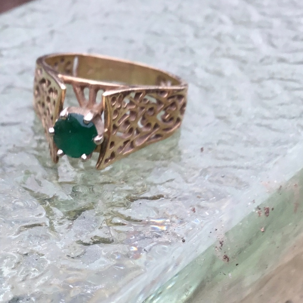 Tested 14kt yellow gold with emerald stone ring